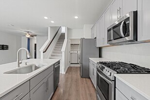 2500 Forest Creek Dr in Round Rock, TX - Building Photo