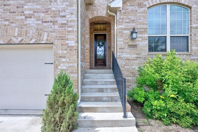 12329 Mesa Verde Dr in Austin, TX - Foto de edificio - Building Photo