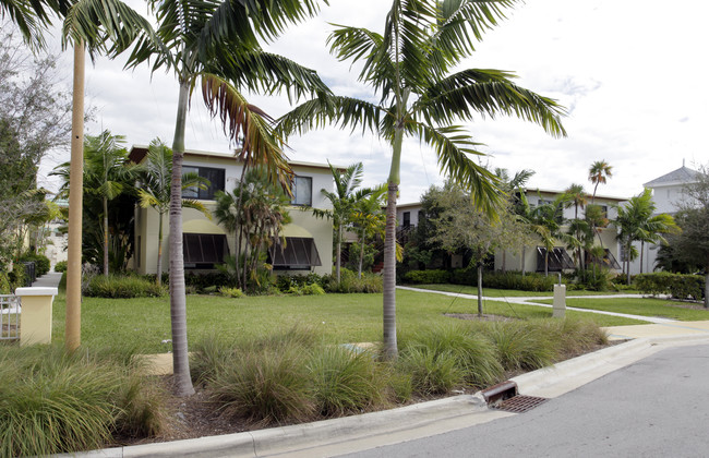 Carolyn Quince Court in Delray Beach, FL - Foto de edificio - Building Photo