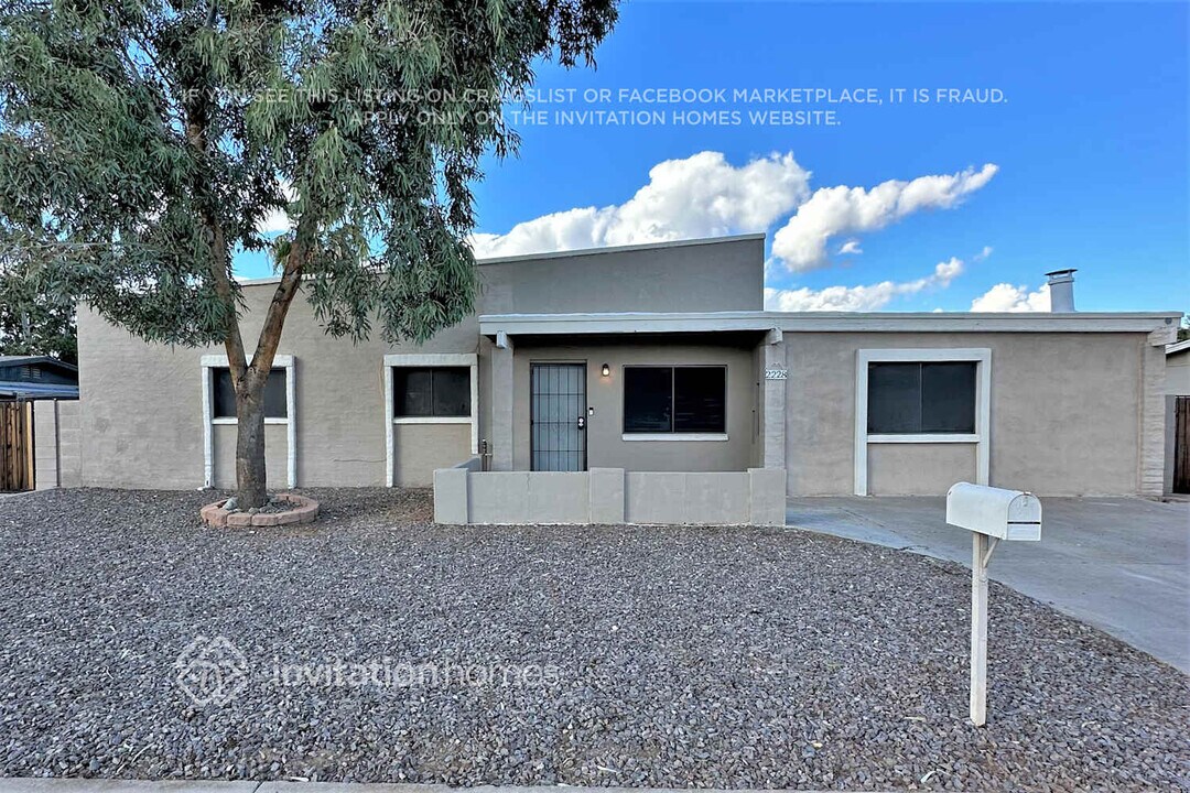 2228 W Charleston Ave in Phoenix, AZ - Foto de edificio