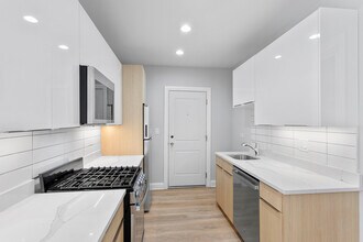 1633 W Chase Ave in Chicago, IL - Foto de edificio - Building Photo