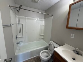 5 Lee St, Unit 5b in Martinsville, IN - Building Photo - Building Photo