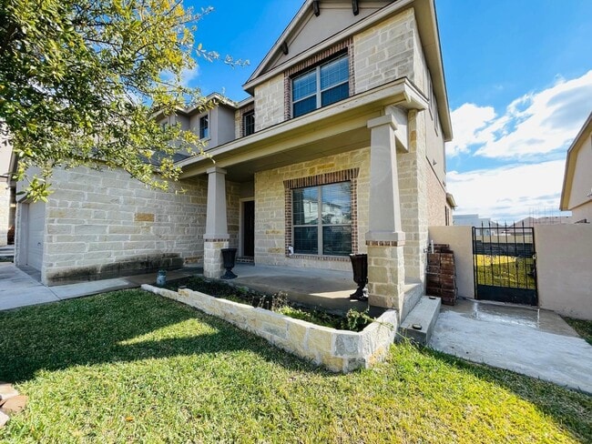 107 Tranquilo Dr in Laredo, TX - Building Photo - Building Photo