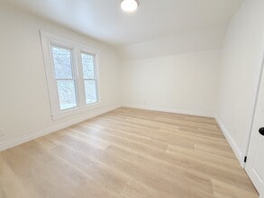 165 College Ave N in Sarnia, ON - Foto de edificio - Building Photo