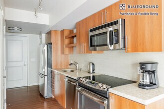 10333 Main St in Bellevue, WA - Building Photo - Building Photo