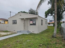 1240 Rutland St in Opa Locka, FL - Building Photo