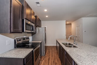 5413 Cedar Creek Dr in Bessemer, AL - Building Photo - Building Photo