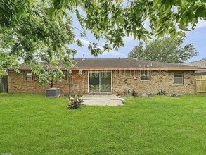 2930 Wuthering Heights Dr in Houston, TX - Building Photo - Building Photo