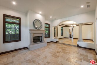 120 S Almont Dr in Beverly Hills, CA - Building Photo - Building Photo