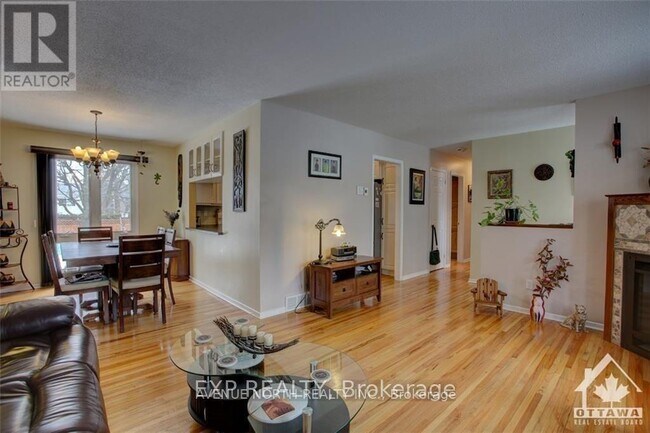15 Saginaw Crescent in Ottawa, ON - Building Photo - Building Photo