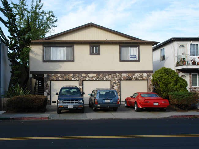 1470 Laurel St in San Carlos, CA - Building Photo - Building Photo