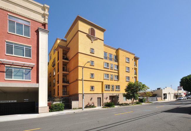 San Pedro Tuscany Apartments in San Pedro, CA - Foto de edificio - Building Photo