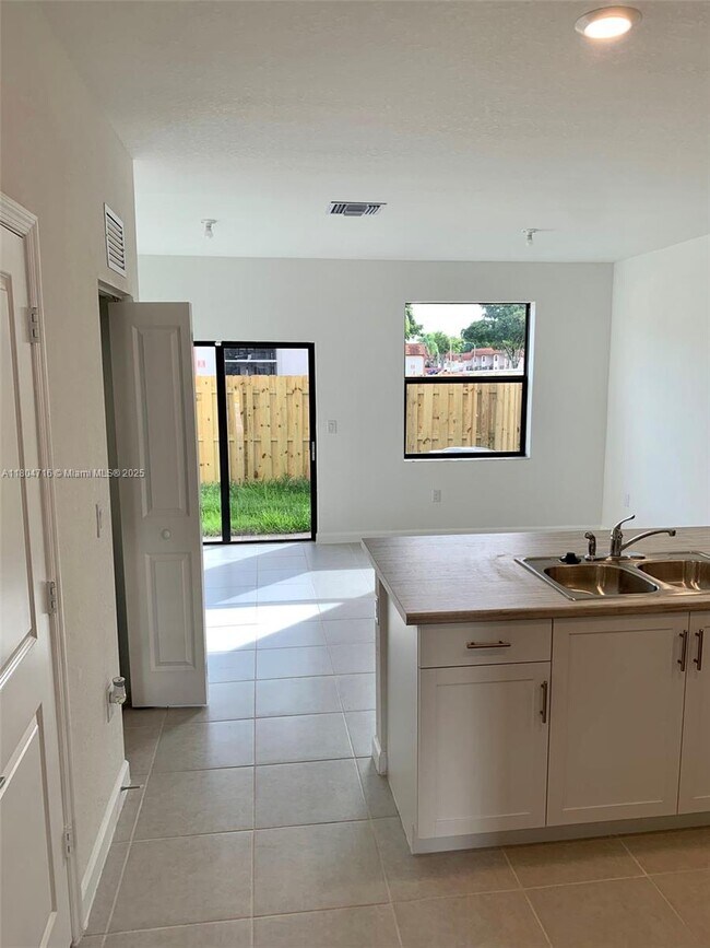 21025 NE 8th Ave in Miami, FL - Building Photo - Building Photo