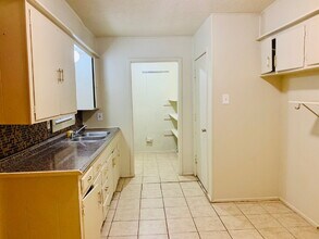 2705 E 2nd St in Lubbock, TX - Building Photo - Building Photo