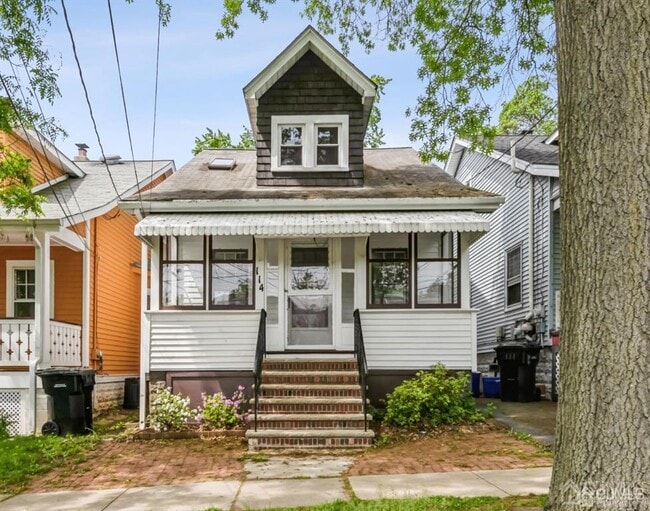 property at 114 S 5th Ave