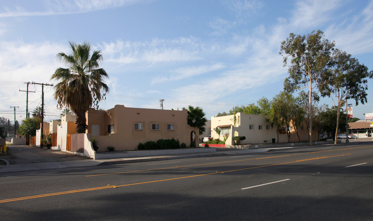 606 E 6th St in Corona, CA - Building Photo