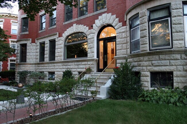 1 Clinton Path, Unit 1