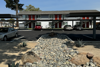 Redwood Garden Apartments in Yuba City, CA - Building Photo - Building Photo