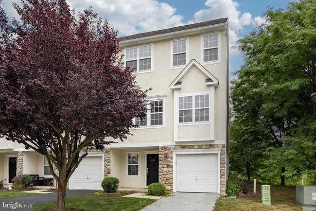 property at 2717 Fynamore Ln