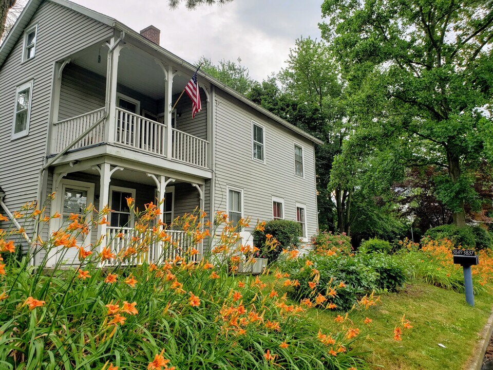 3849 Township Line Rd in Bethlehem, PA - Building Photo