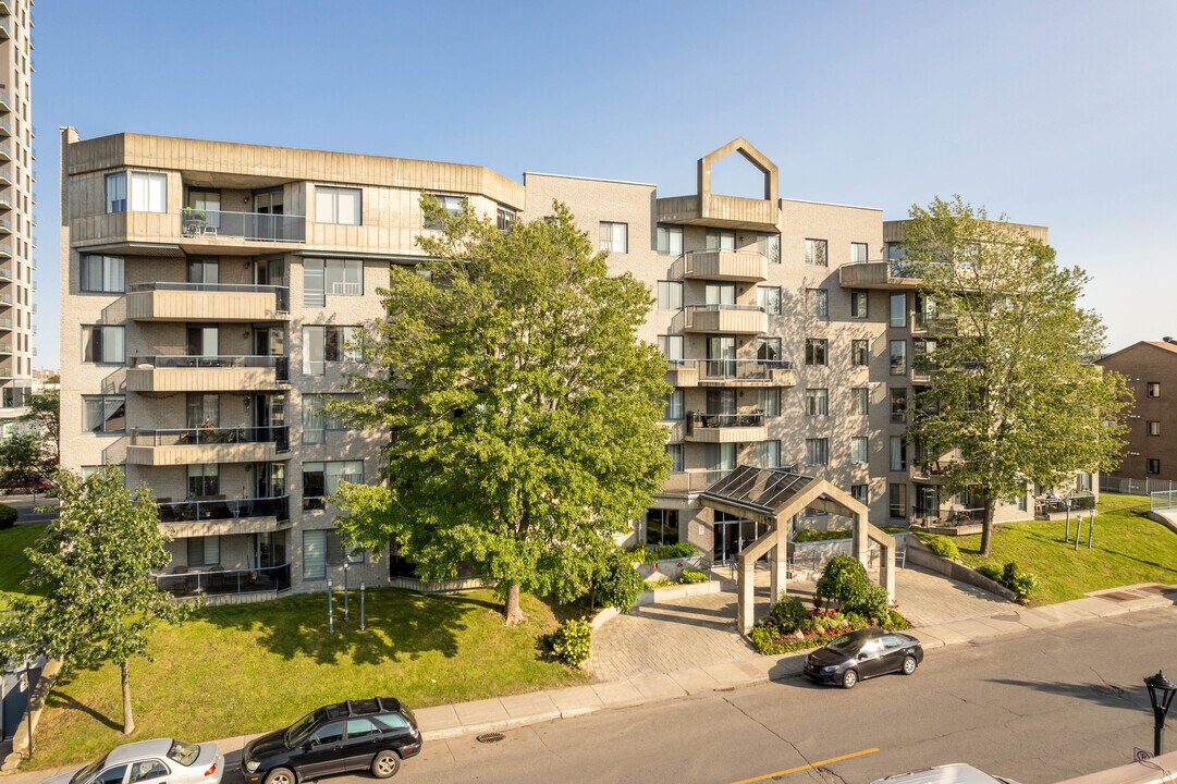 2200 Alice-Nolin in Montréal, QC - Building Photo