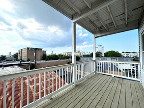 123 Boston St, Unit 3 in Boston, MA - Foto de edificio - Building Photo