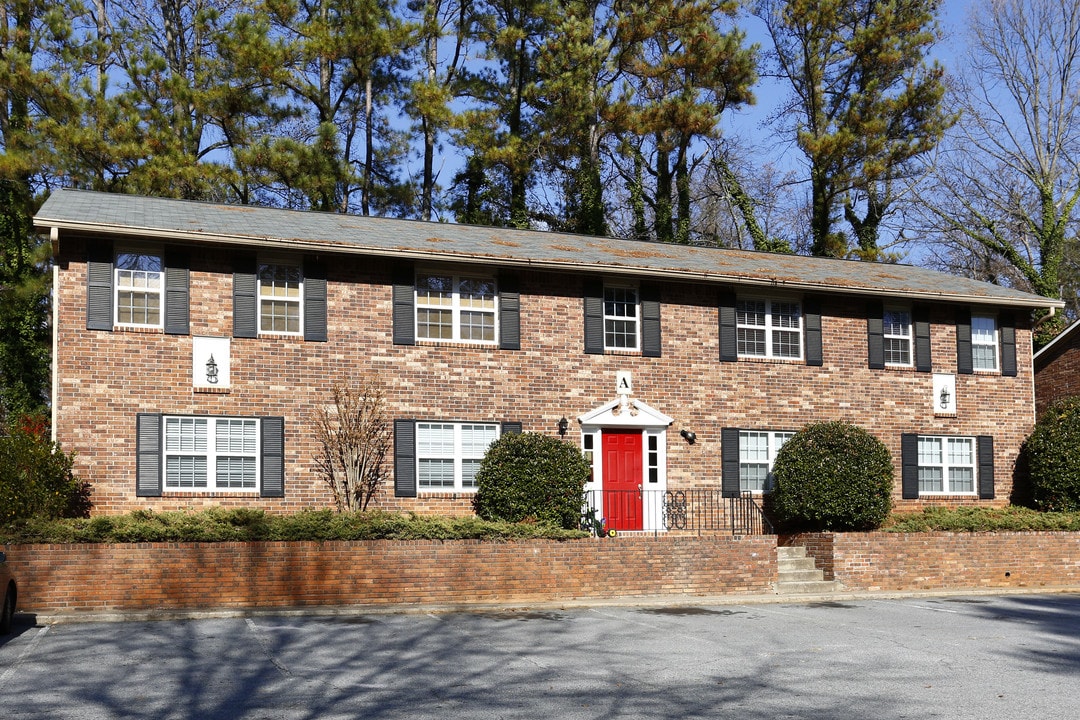 3665 Chestnut Dr in Atlanta, GA - Building Photo