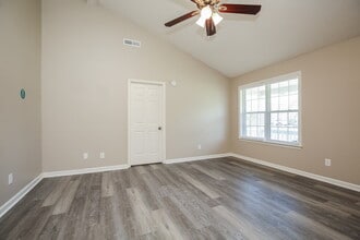 1585 Ridgemont Dr in La Vergne, TN - Building Photo - Building Photo