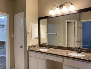 7710 Misty Fern Ct in Houston, TX - Building Photo - Building Photo