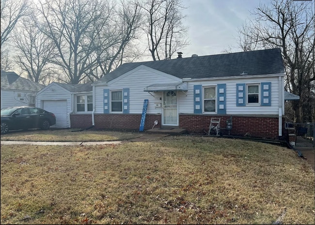 property at 910 Disco Dr