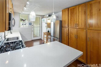 3131 Pualei Cir in Honolulu, HI - Building Photo - Building Photo