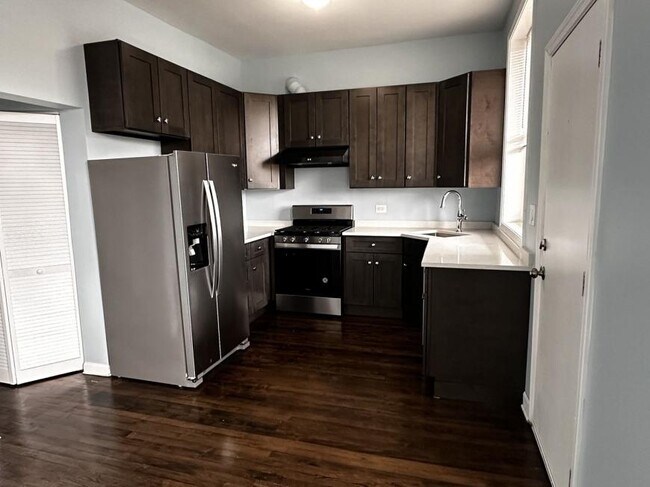 property at 4759 N Lincoln Ave