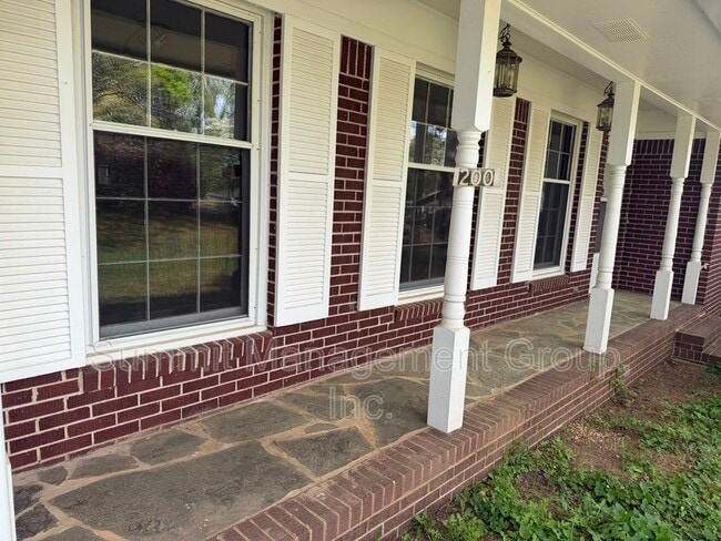 200 Indian Creek Dr in Monroe, GA - Building Photo - Building Photo