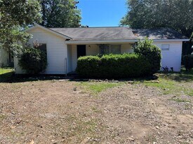 1830 Reese St in Liberty, TX - Building Photo