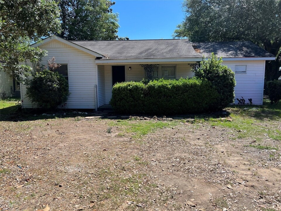 1830 Reese St in Liberty, TX - Building Photo