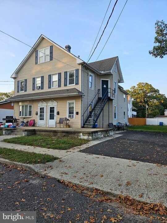 525 Asbury Ave in National Park, NJ - Building Photo