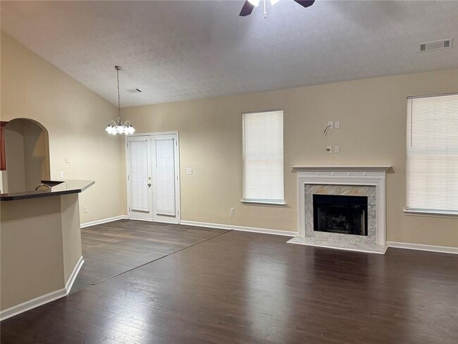 5736 Lakeside Dr in Union City, GA - Building Photo - Building Photo