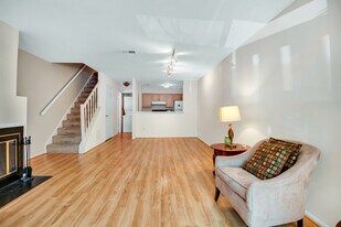 3944 Woodhue Pl in Alexandria, VA - Building Photo