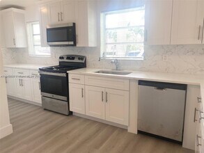 1005 NE 2nd St in Hallandale Beach, FL - Building Photo - Building Photo