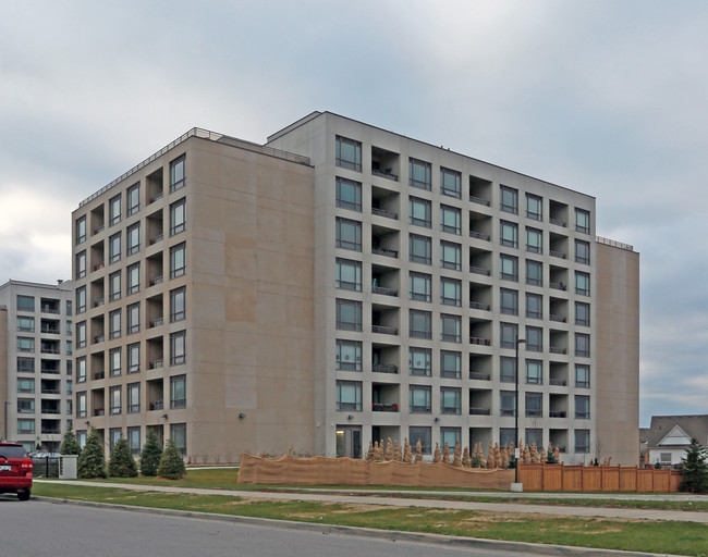 The Grand Vista in Oshawa, ON - Building Photo - Building Photo