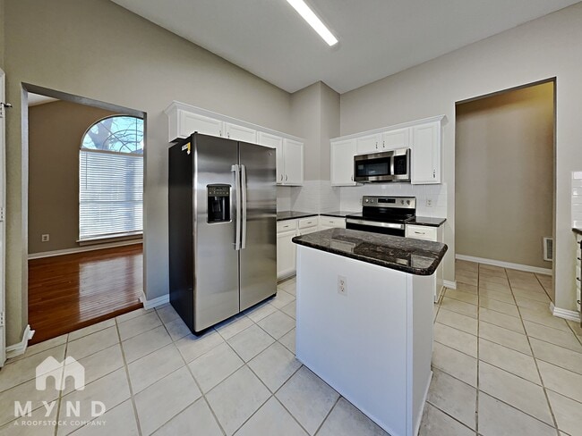 6801 Amberdale Dr in Fort Worth, TX - Foto de edificio - Building Photo