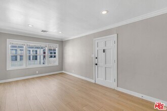 1/2 W Olympic Blvd in Los Angeles, CA - Building Photo - Building Photo