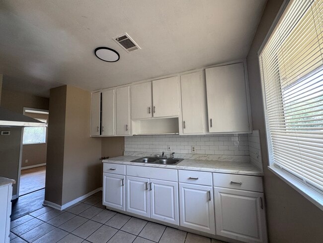 2214 N Berkley Dr in North Little Rock, AR - Building Photo - Building Photo