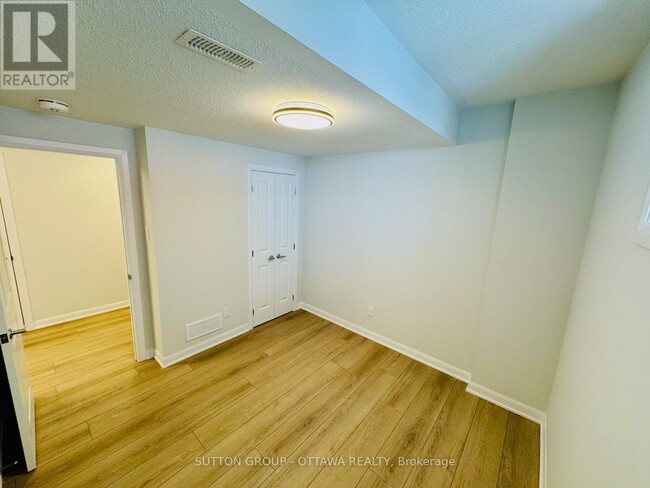 1501 Creekway Private in Ottawa, ON - Building Photo - Building Photo