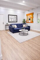 3915 N Meridian Ave, Unit 203 in Miami Beach, FL - Building Photo