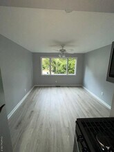 32 Laurel Hill Rd in Centerport, NY - Building Photo - Building Photo