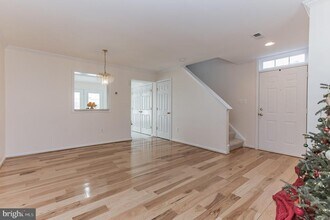 20449 River Ripple Square in Sterling, VA - Building Photo - Building Photo