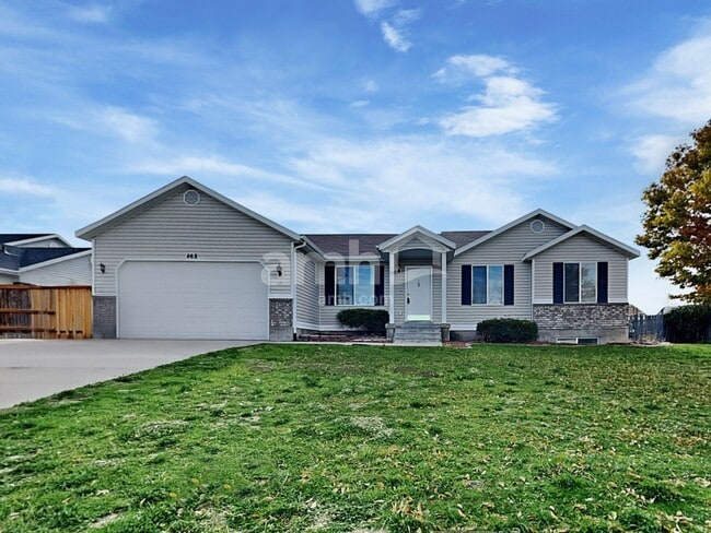 property at 468 E 1480 N