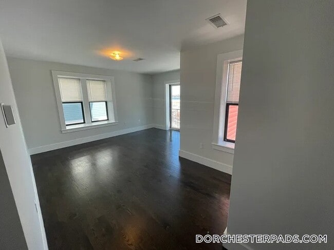 52 Taylor St in Boston, MA - Building Photo - Building Photo