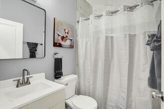 1137 W 21st St, Unit 1 in Indianapolis, IN - Foto de edificio - Building Photo